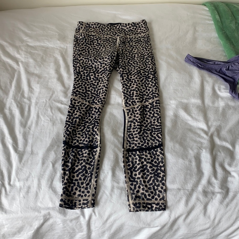 Pattern cropped lululemon leggings